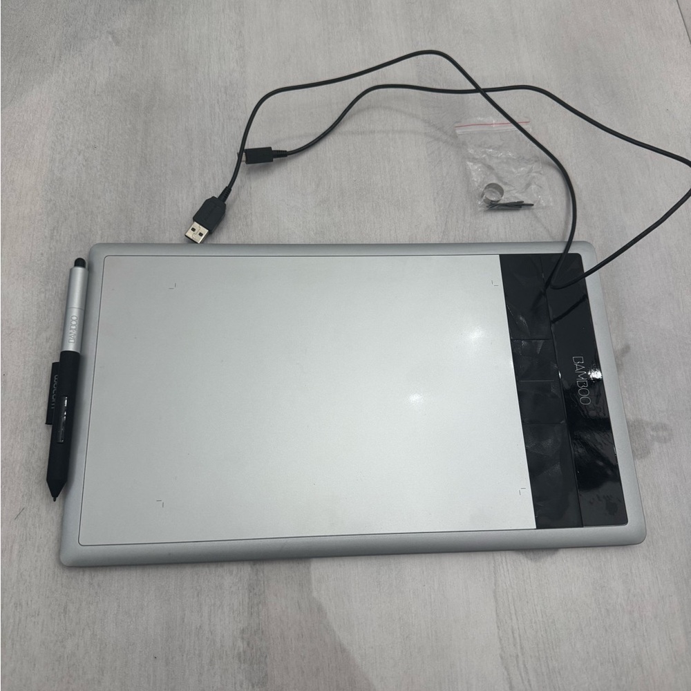 NWOT Wacom Bamboo Create Tablet with Pen CTH-670
